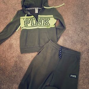 Pink VS outfit